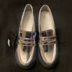 Forever 21 silver metallic platform loafers size 7.5 women’s
